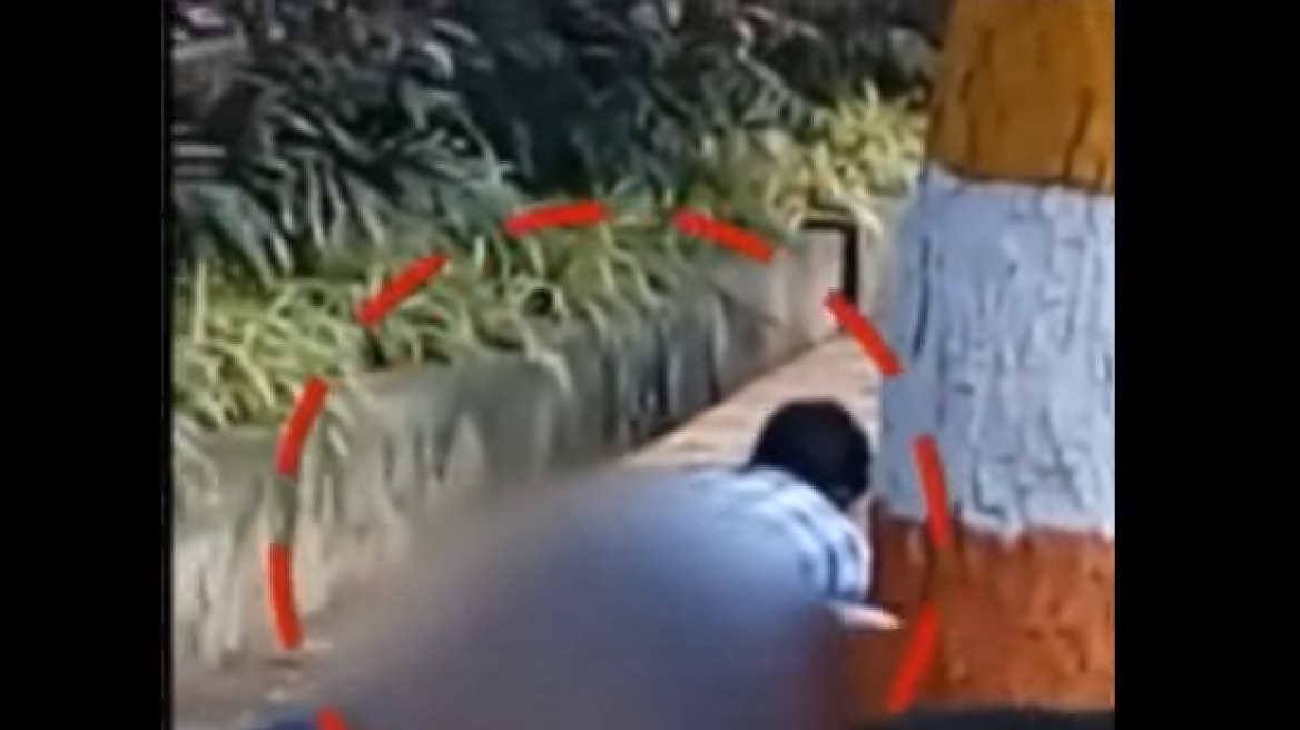 Φρίκη στην Ινδία: Μεθυσμένος βίασε γυναίκα στο πεζοδρόμιο και οι περαστικοί... τραβούσαν βίντεο!